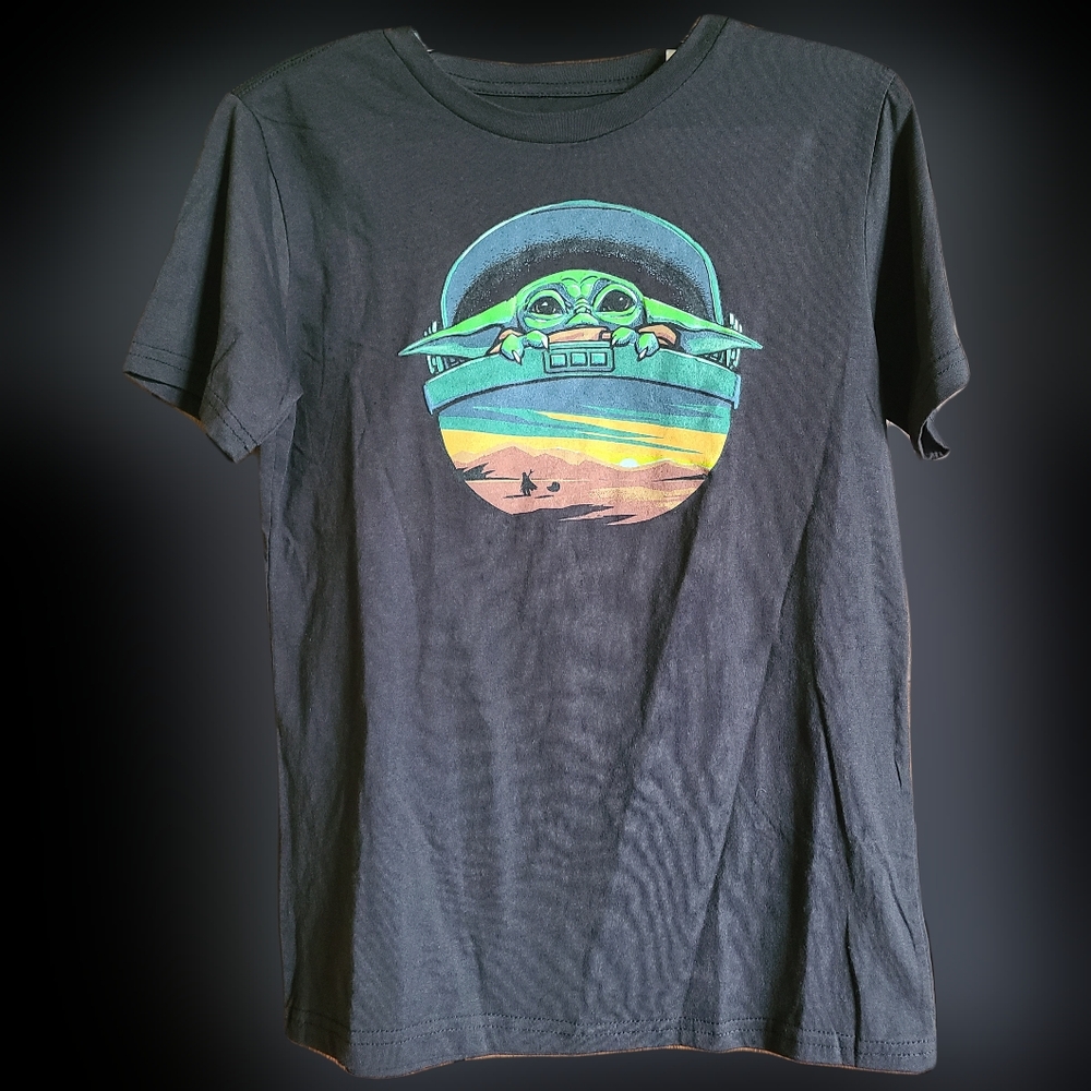 Star Wars Mandalorian tshirt - NWT!
